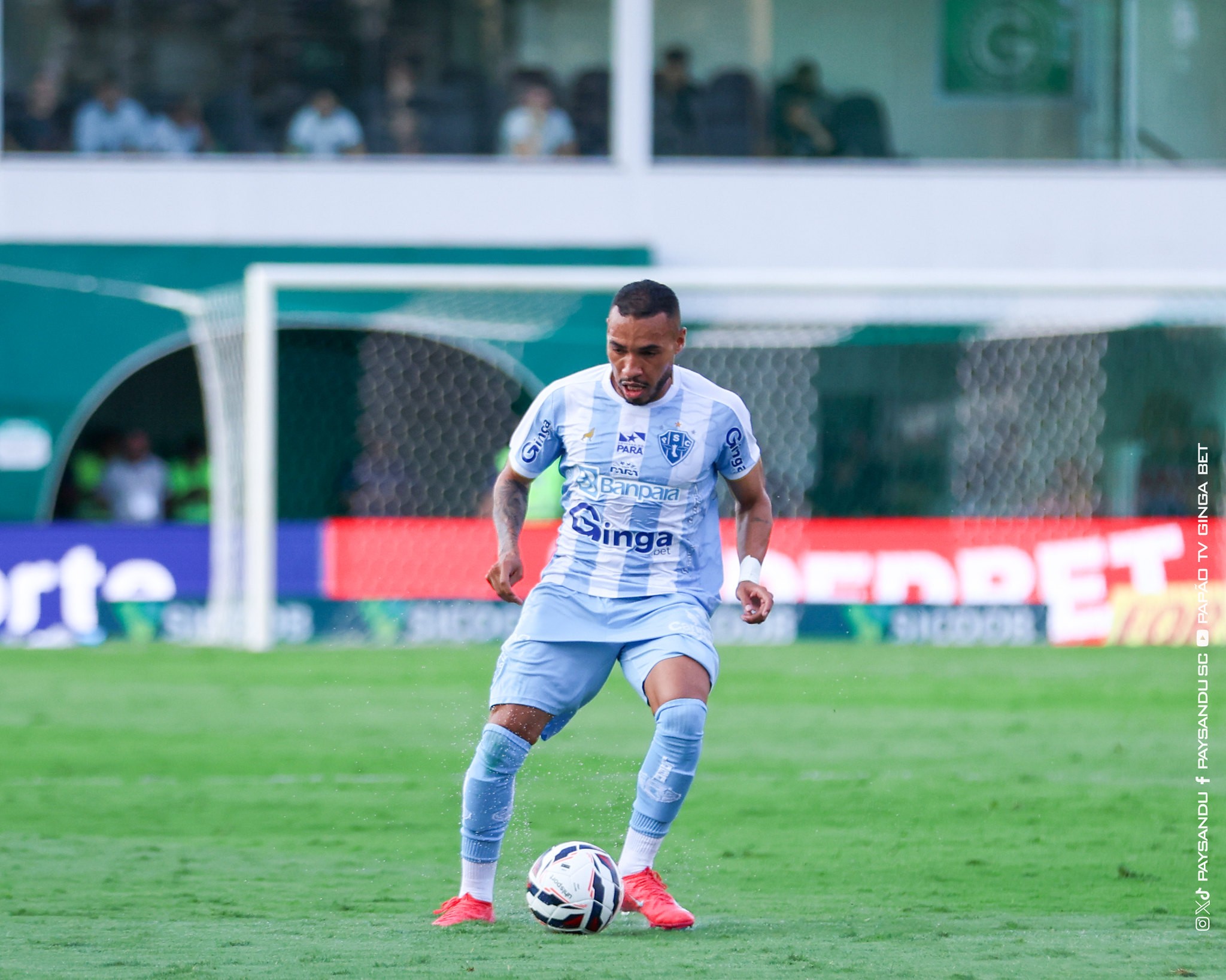 Atacante recém-contratado do Figueirense se lesiona em treino