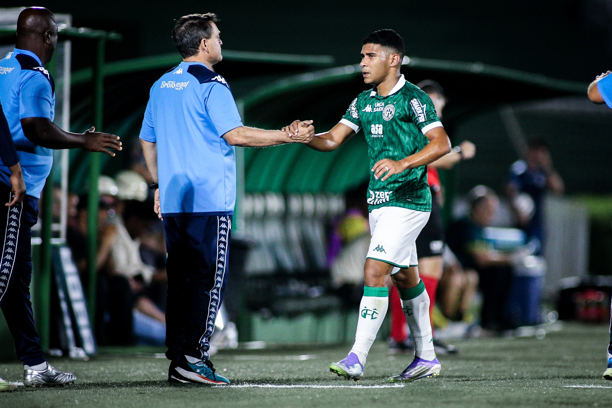 Guarani renova contrato com meia para 2026