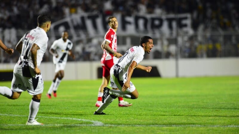 Após impasse, Ponte renova com autor de gol do acesso; veja tempo do contrato