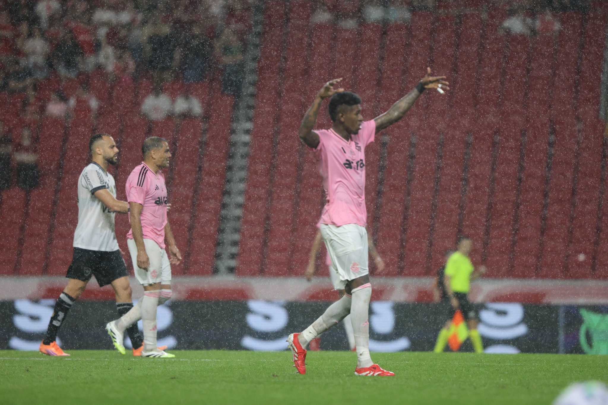 Inter atinge pior defesa na sua história no Brasileirão com 20 clubes; veja números