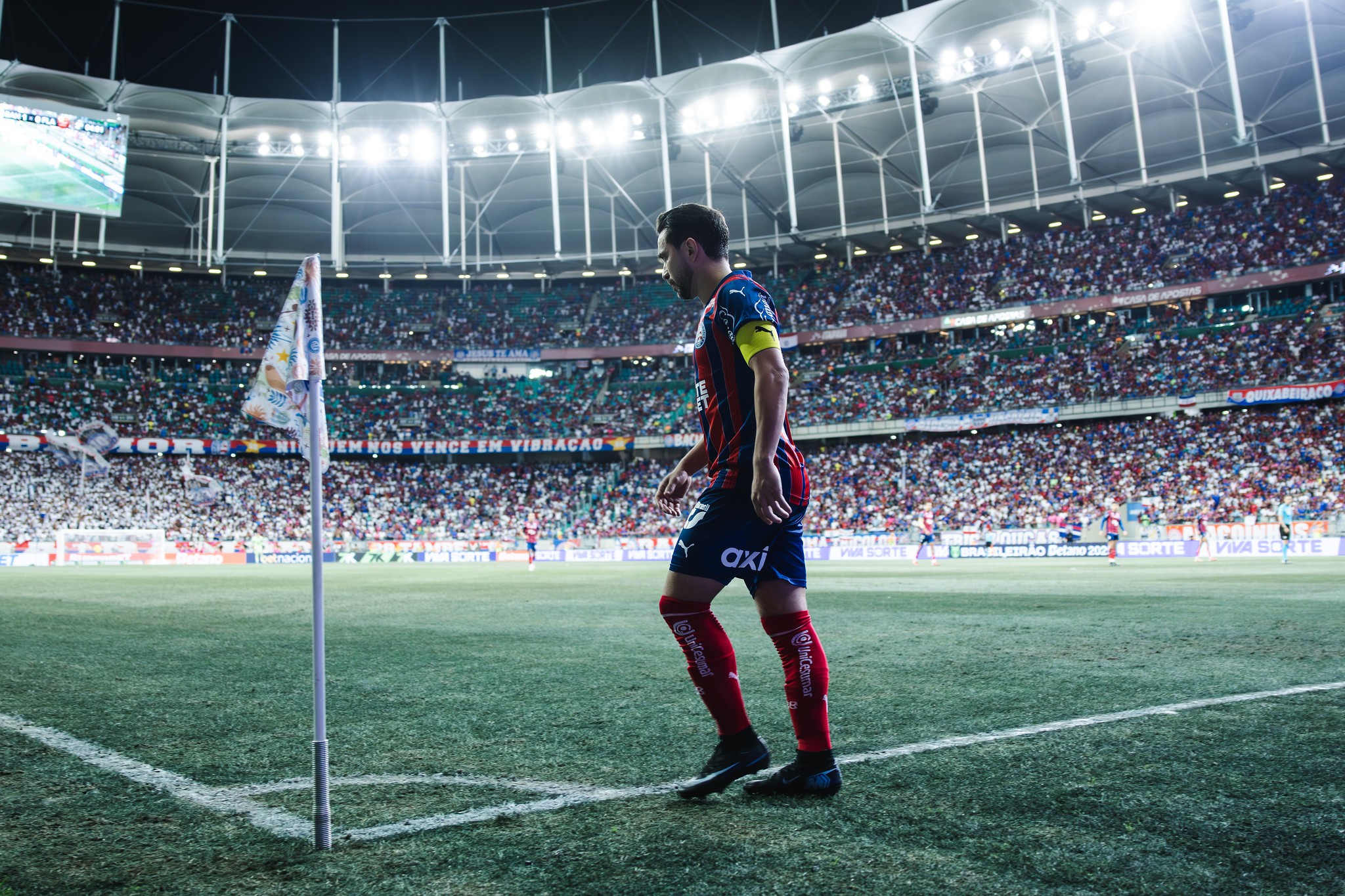 Bahia anuncia renovação de contrato com Everton Ribeiro