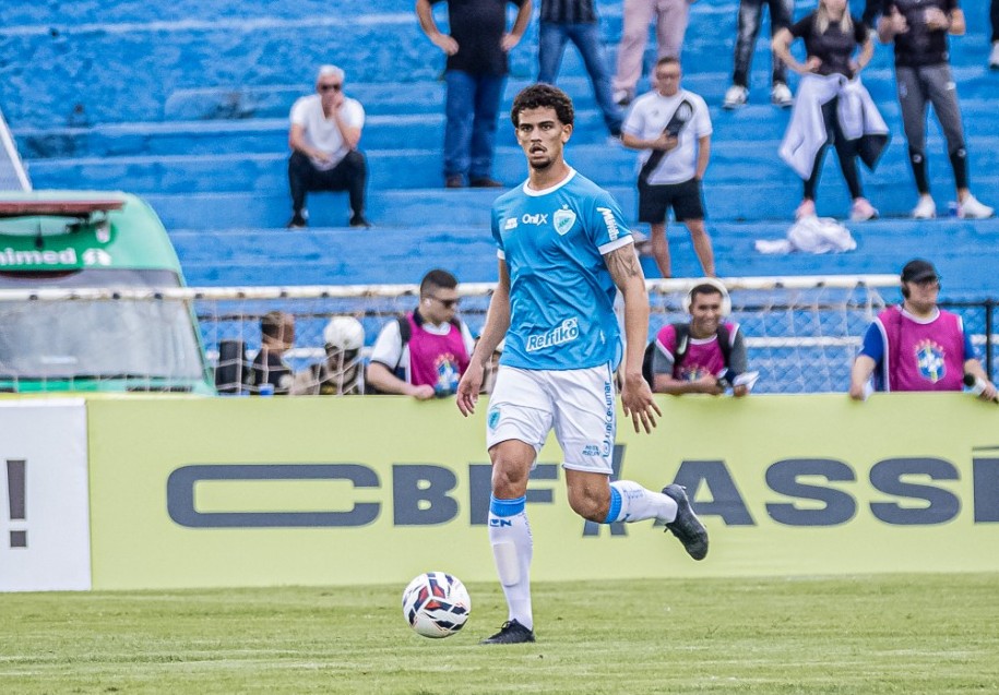 Londrina oficializa permanência do zagueiro Yago Lincoln, do Ceará