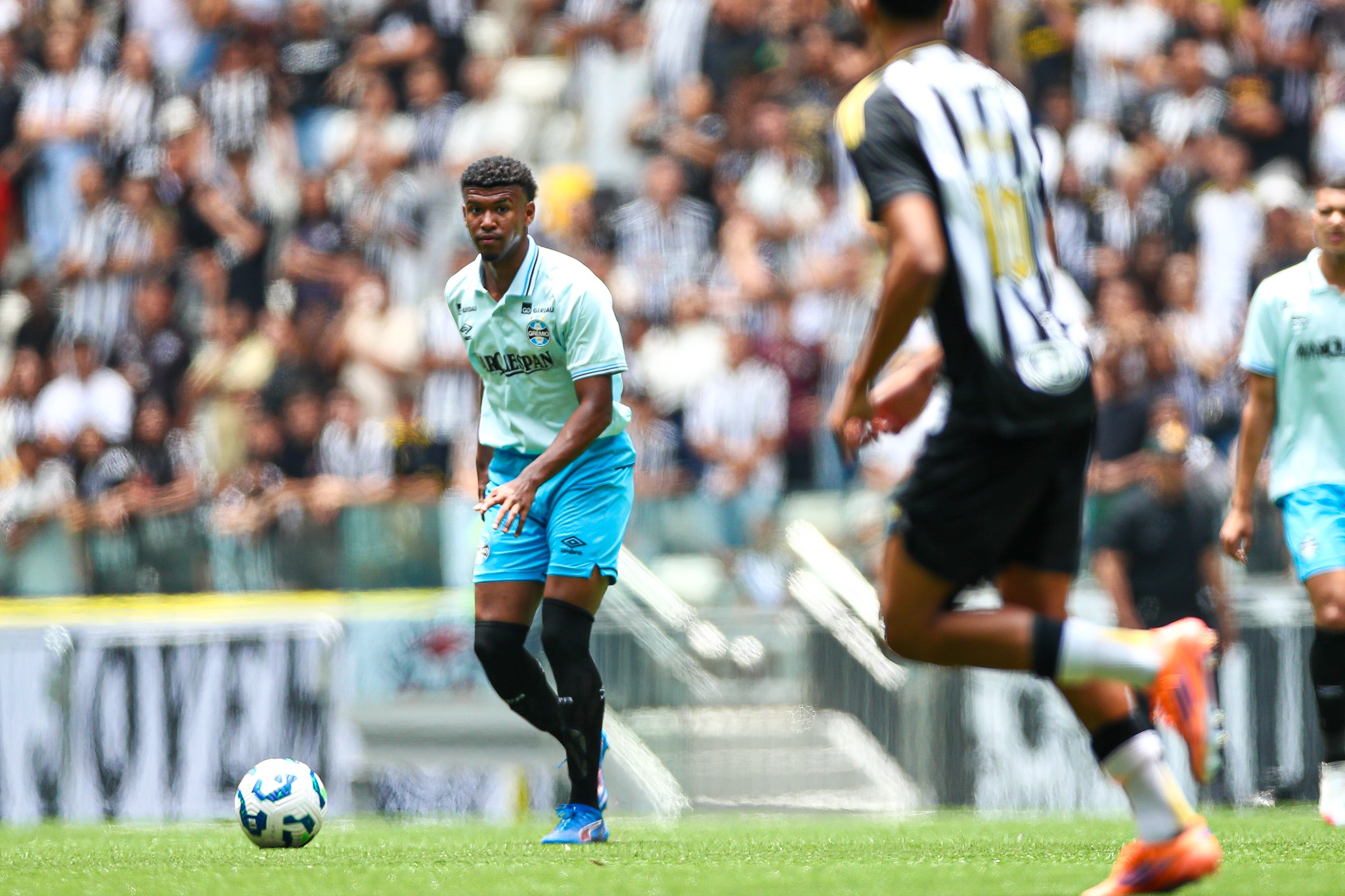 Grêmio renova com promessas da base que receberam sondagens do exterior