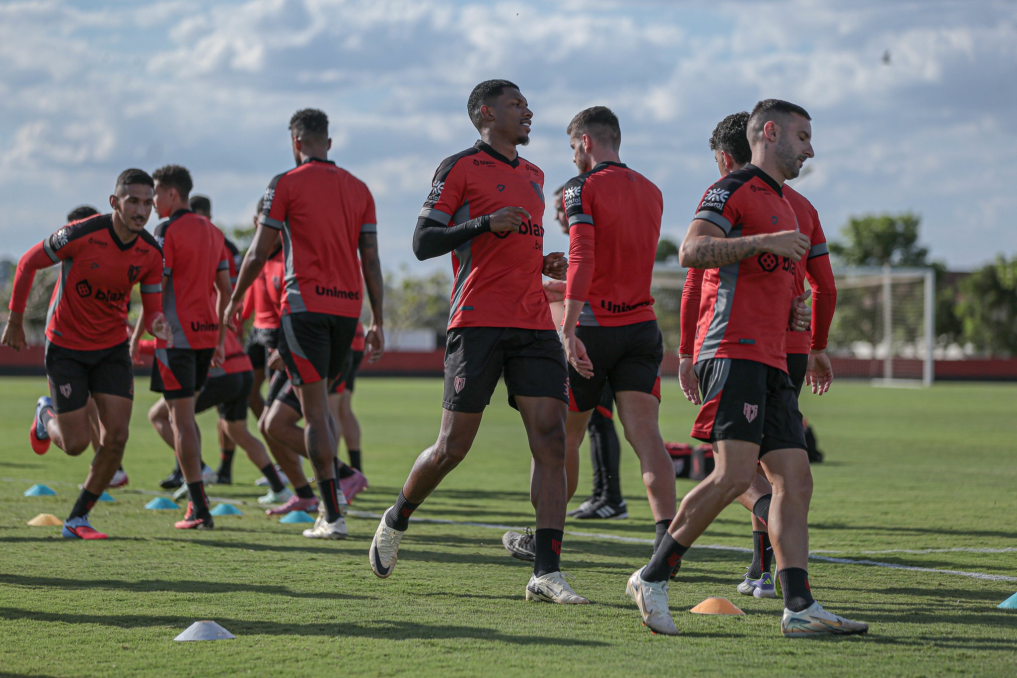 Atlético-GO tem 18 jogadores em fim de contrato; veja quem fica e quem sai
