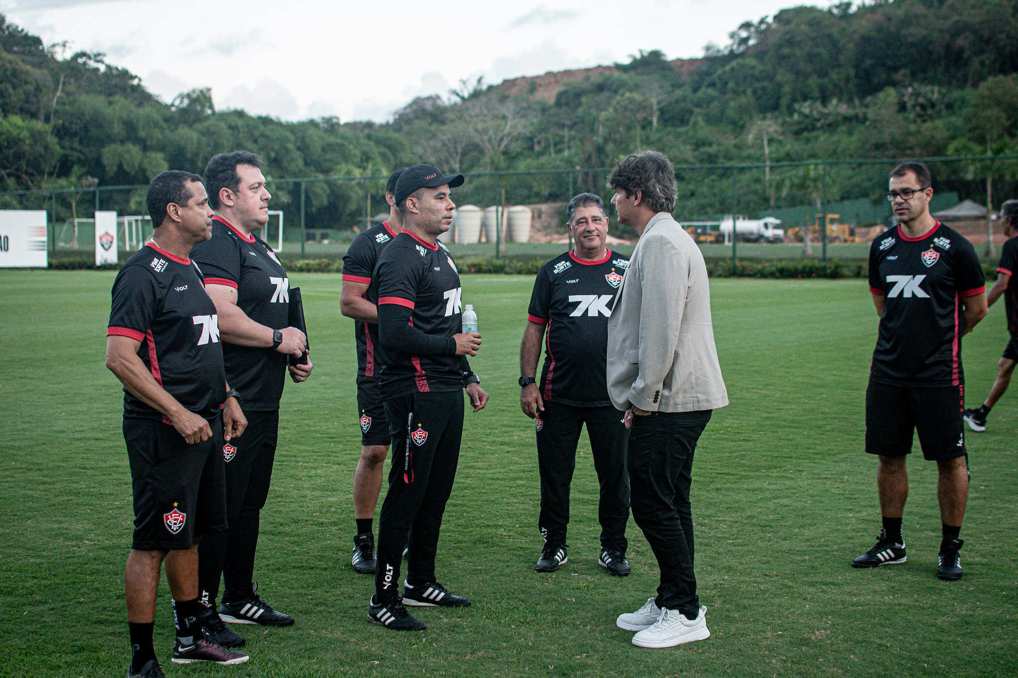Jair Ventura diz que Baiano não vai ficar de lado e garante autonomia a com Rodrigo Chagas no Vitória