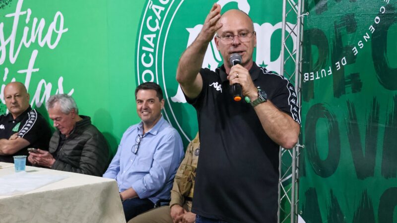 Presidente da Chape revela perfil do elenco que deseja para a Série A: “Jogadores operários”