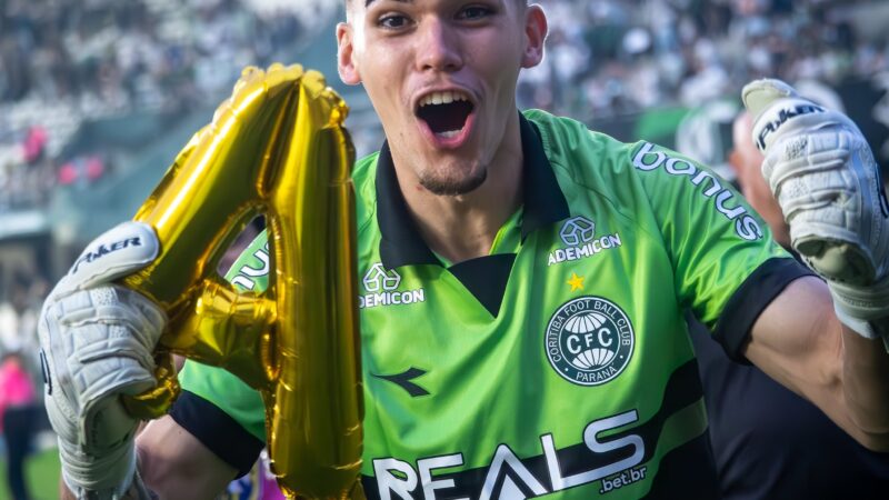 Joia do Coritiba, Morisco fecha 2025 com média de gols sofridos melhor do que goleiros da Série A; compare