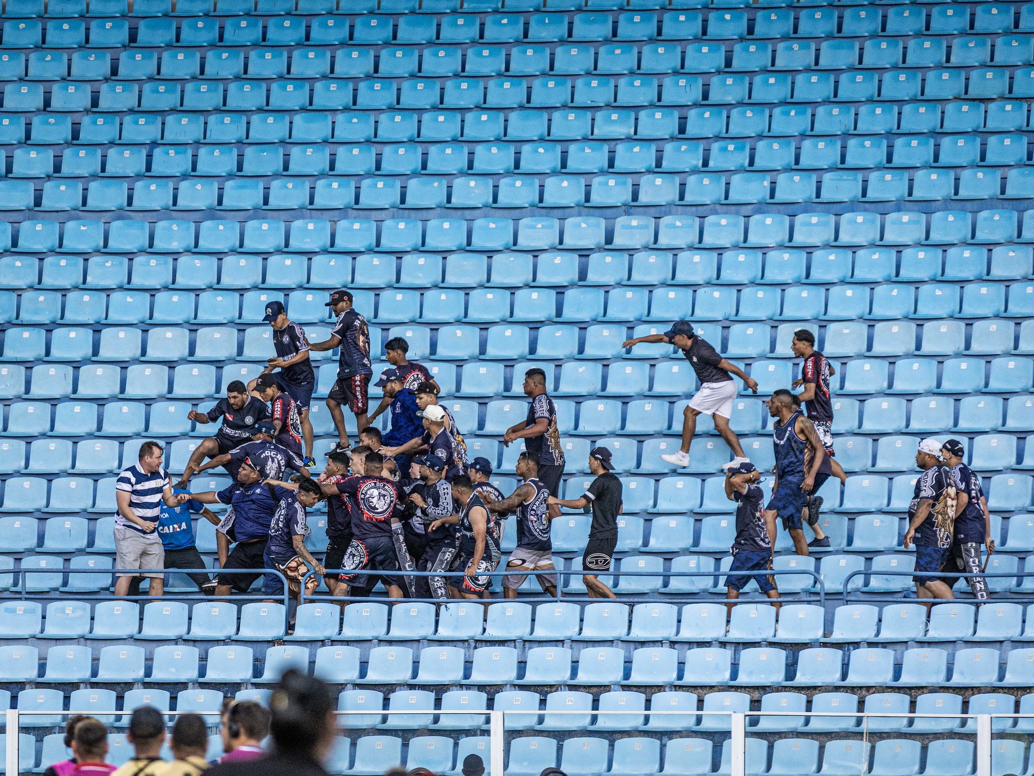 Avaí é multado em R$ 135 mil e perde dois mandos de campo por confusão no jogo contra o Remo