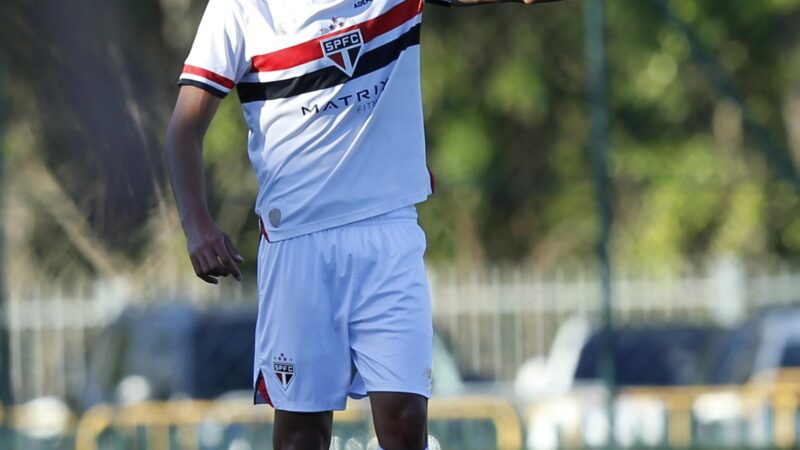 Zagueiro sub-20 do São Paulo detalha evolução com Allan Barcellos: “Maturidade dentro e fora de campo”