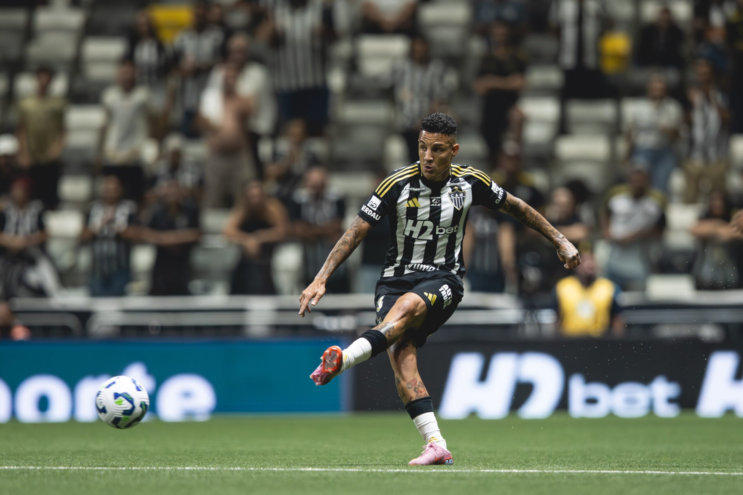 De zagueiros que briguem pela titularidade a homem-gol: as missões do Fluminense na janela