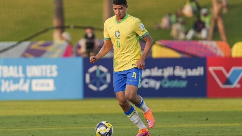 No Grêmio, Luís Eduardo fecha 2025 com estreia no profissional e com Mundial sub-17 na bagagem