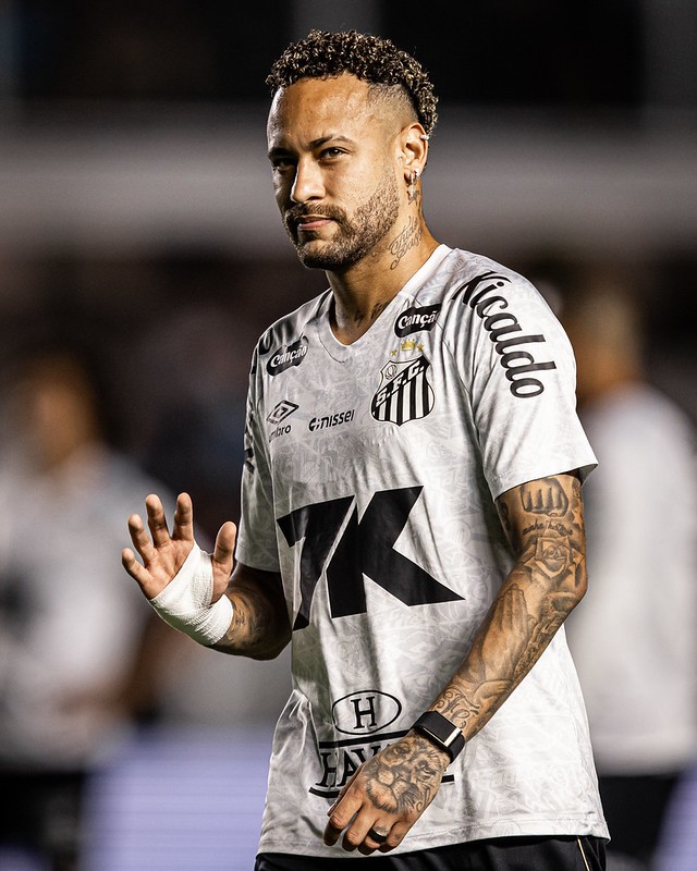 Neymar precisa de média de dois gols por jogo para entrar no top-10 de artilheiros do Santos; veja lista