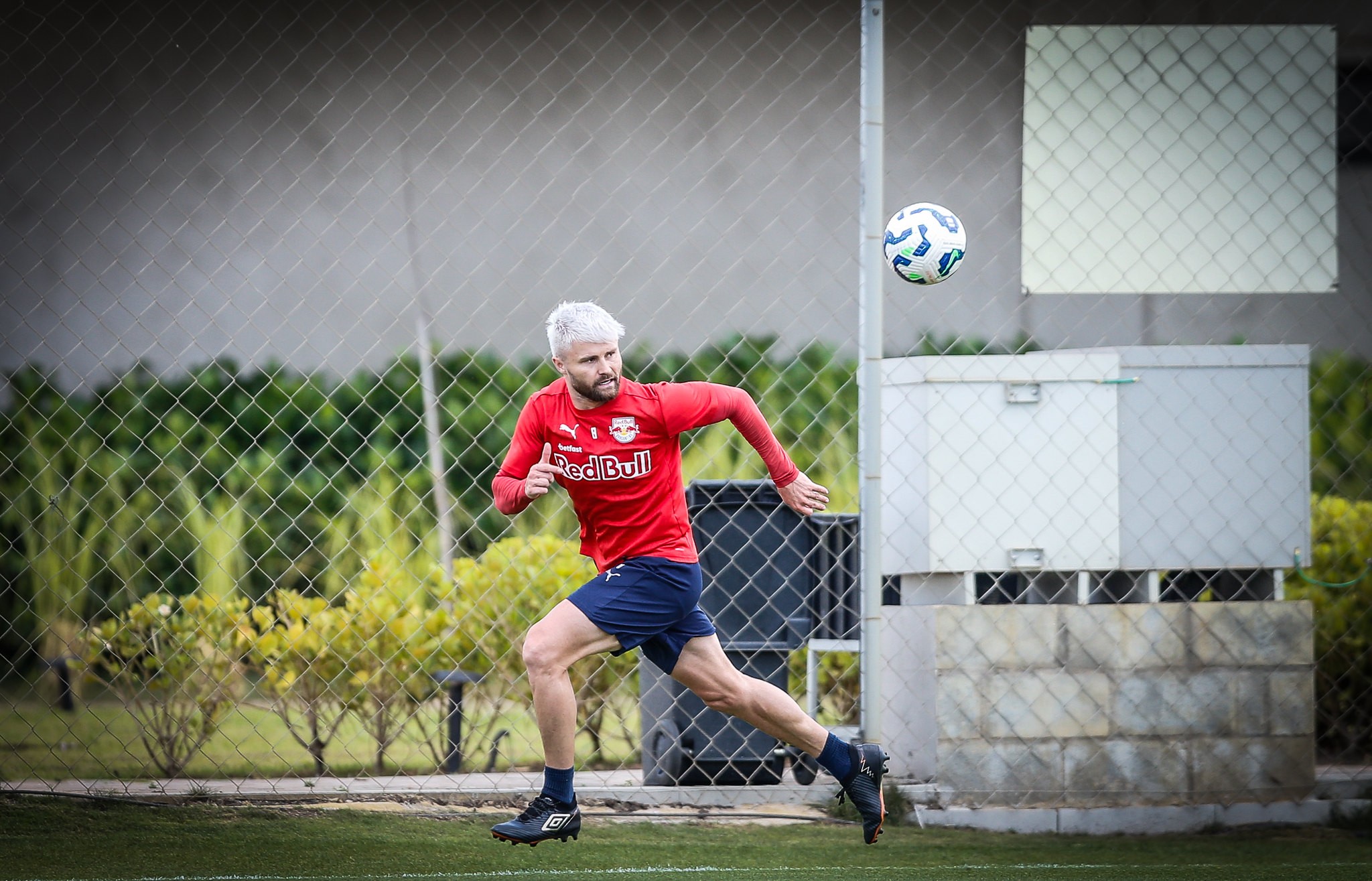 Bragantino realiza treino técnico em preparação para partida contra o Internacional