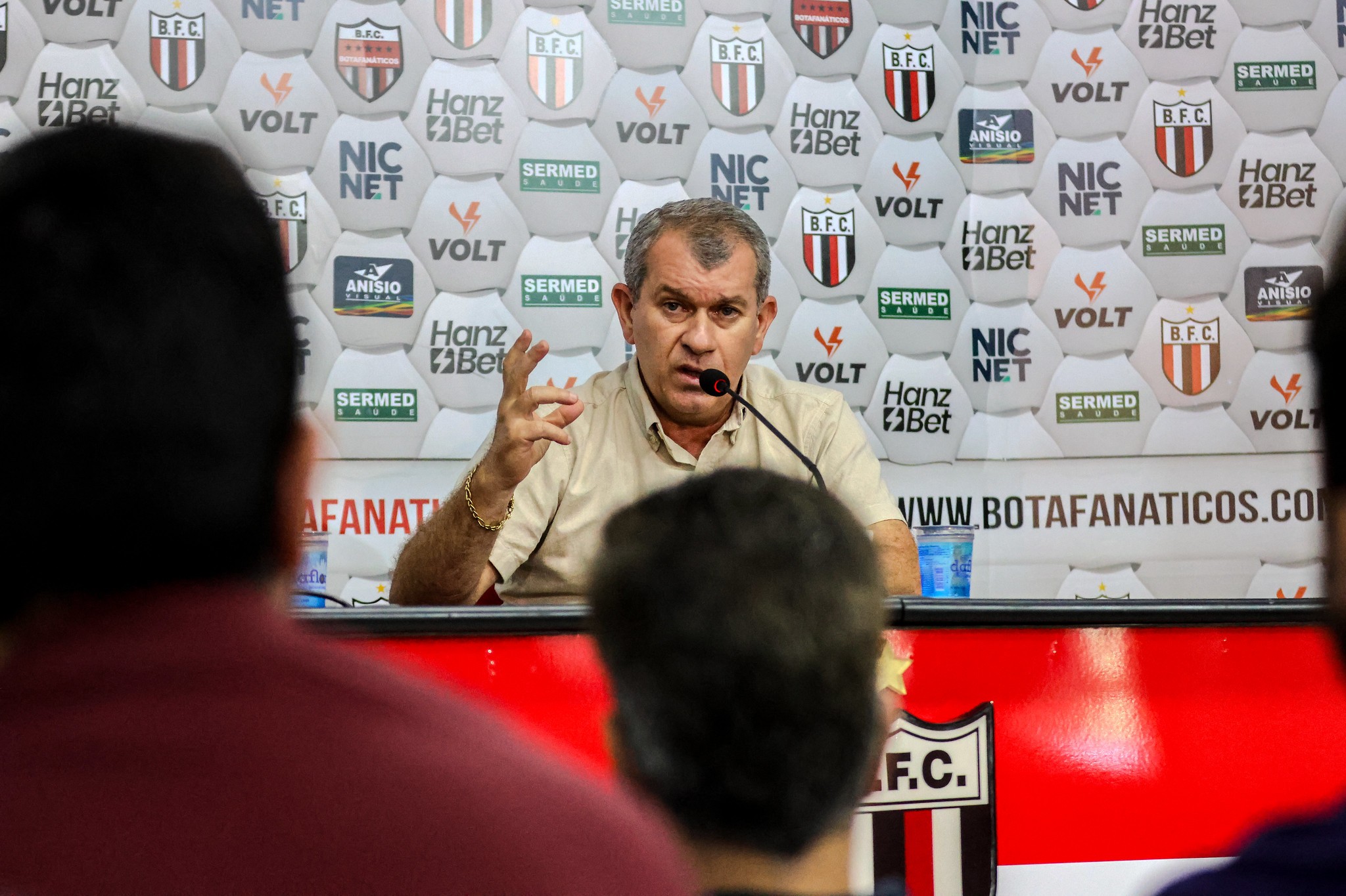 Variações e equilíbrio em campo: como Tencati pensa a tática do Botafogo-SP