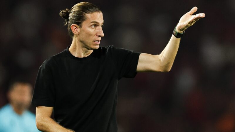 Filipe Luís diz que pretende ficar no Flamengo: “Se depender de mim, estou renovado”