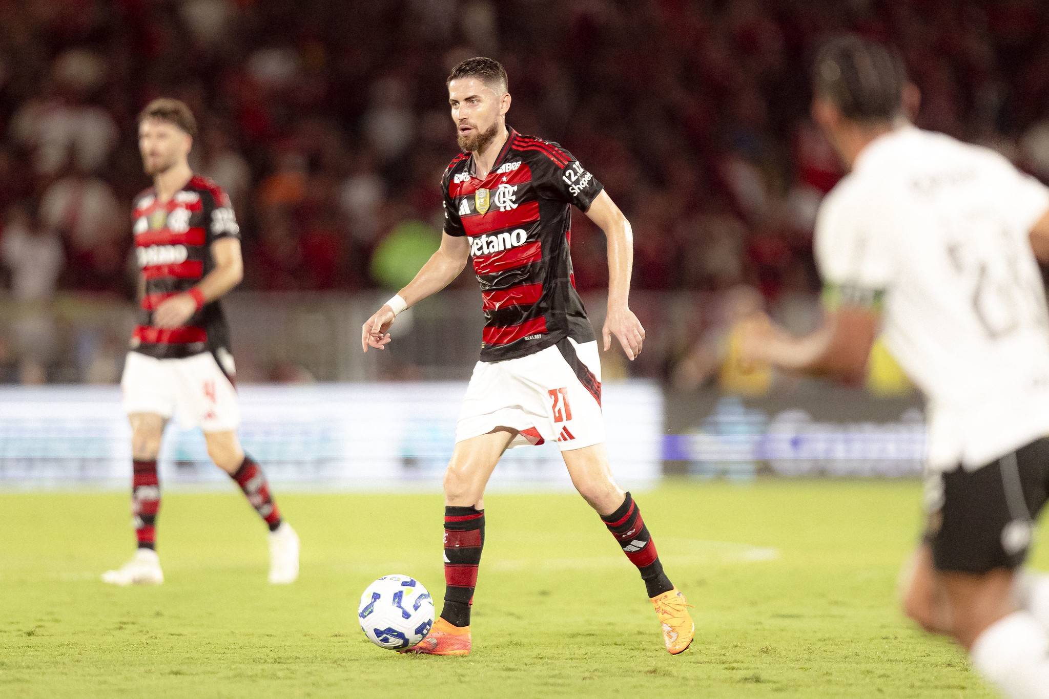 Jorginho valoriza conexão dos jogadores do Flamengo após título: “Todo mundo um pelo outro”