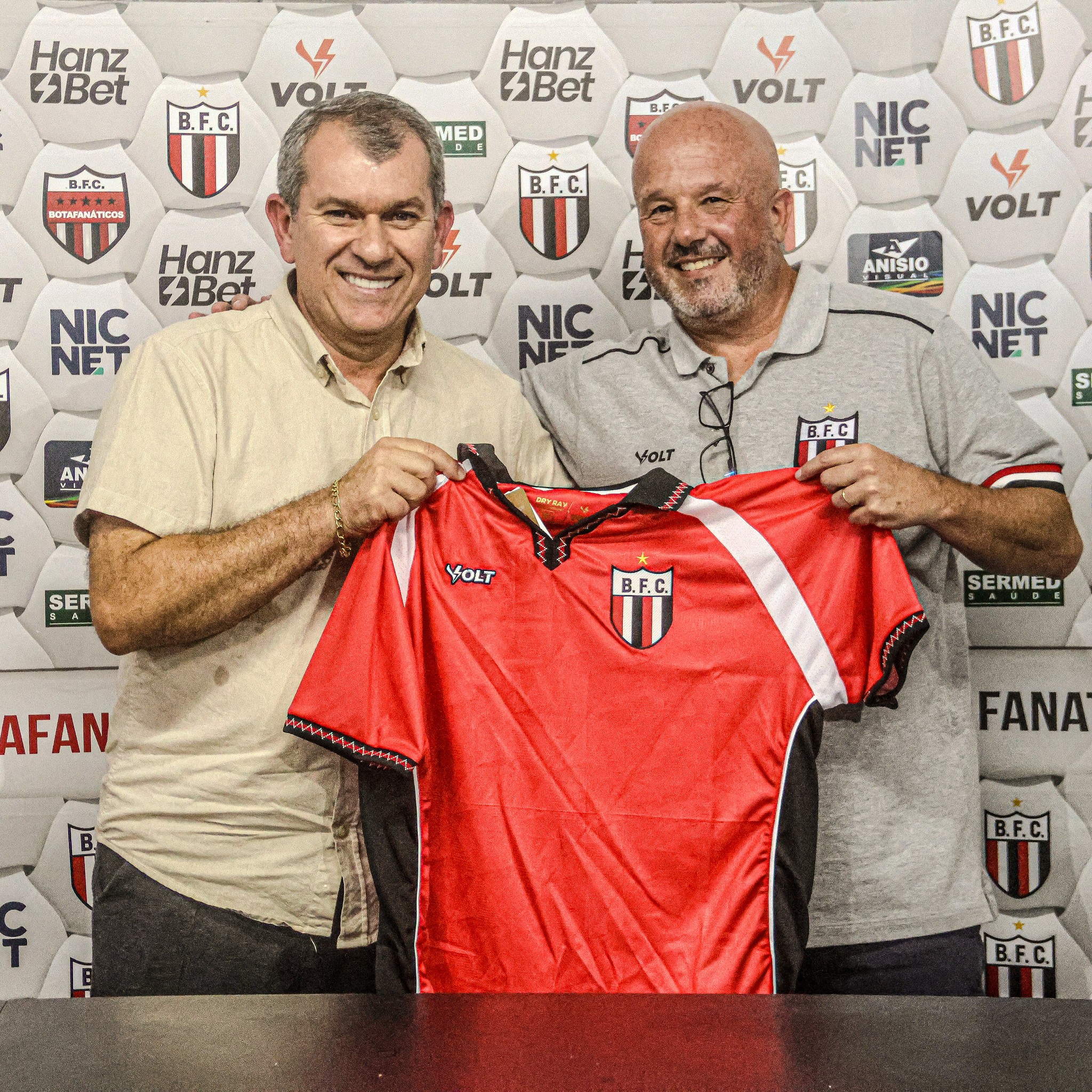 Entenda por que Tencati não quis dois anos de contrato com Botafogo-SP