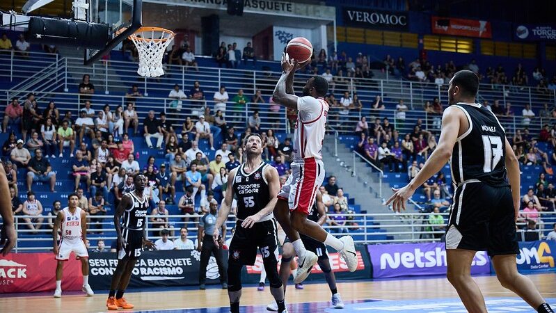 Franca reage no segundo tempo, vira sobre Corinthians e vence a quarta seguida no NBB