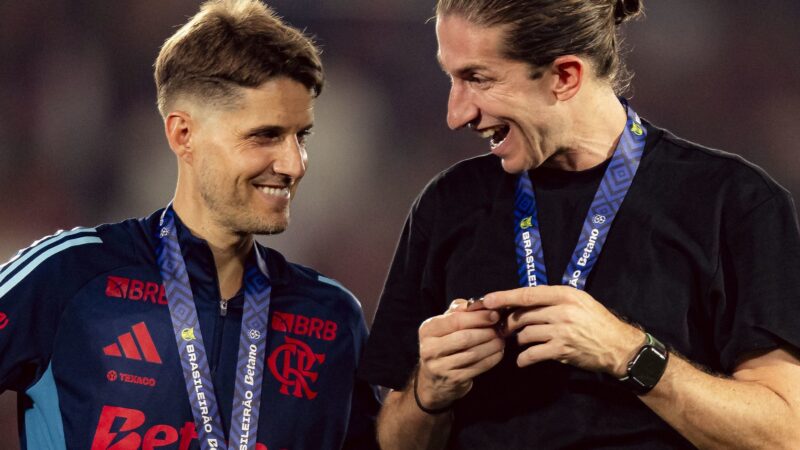 Quem são os auxiliares que “atrasaram” renovação de Filipe Luís com o Flamengo? Conheça