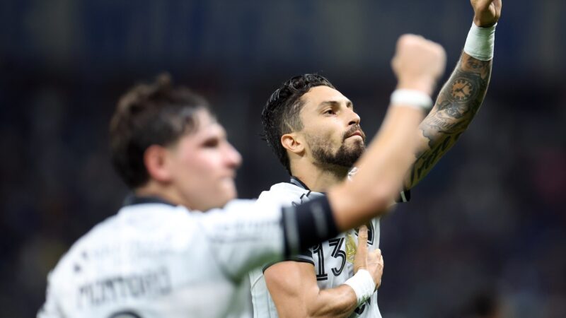 Alex Telles valoriza empate do Botafogo no fim, mas afirma: “Demoramos a entrar no jogo”