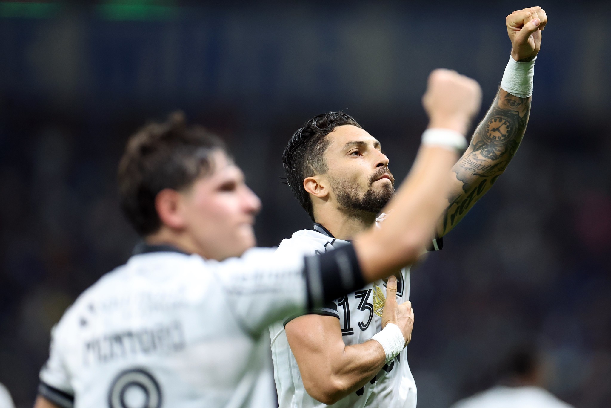 Alex Telles valoriza empate do Botafogo no fim, mas afirma: “Demoramos a entrar no jogo”