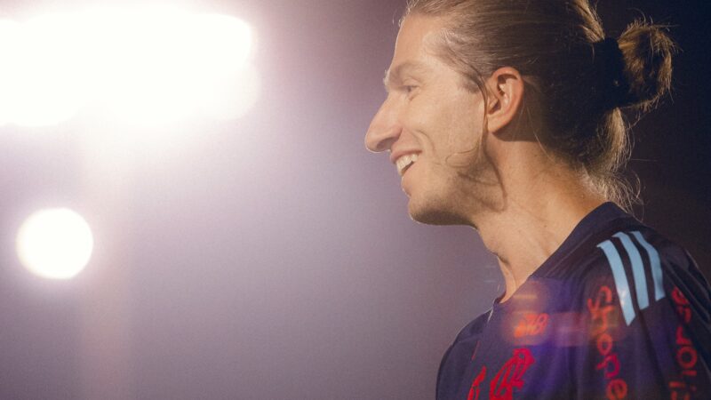 Flamengo anuncia renovação do técnico Filipe Luís