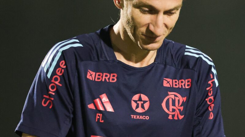 Filipe Luís faz mistério sobre escalação do Flamengo e espera dar minutos a Pedro contra o Pyramids