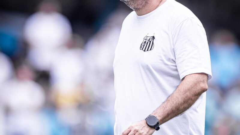 Mattos confia em permanência de Neymar e prevê Santos paciente no mercado para 2026