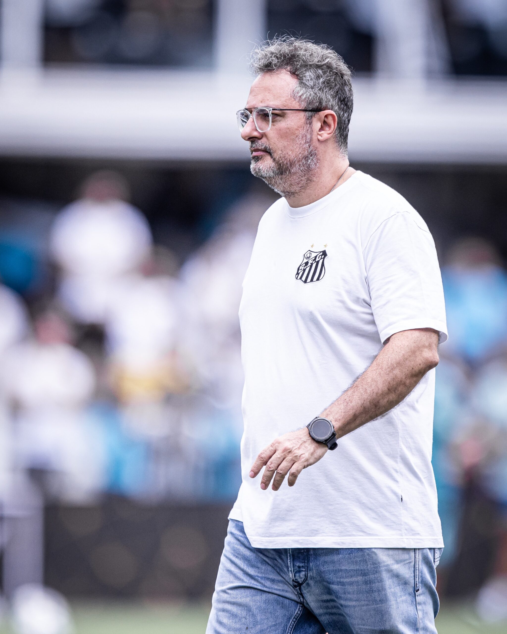 Mattos confia em permanência de Neymar e prevê Santos paciente no mercado para 2026