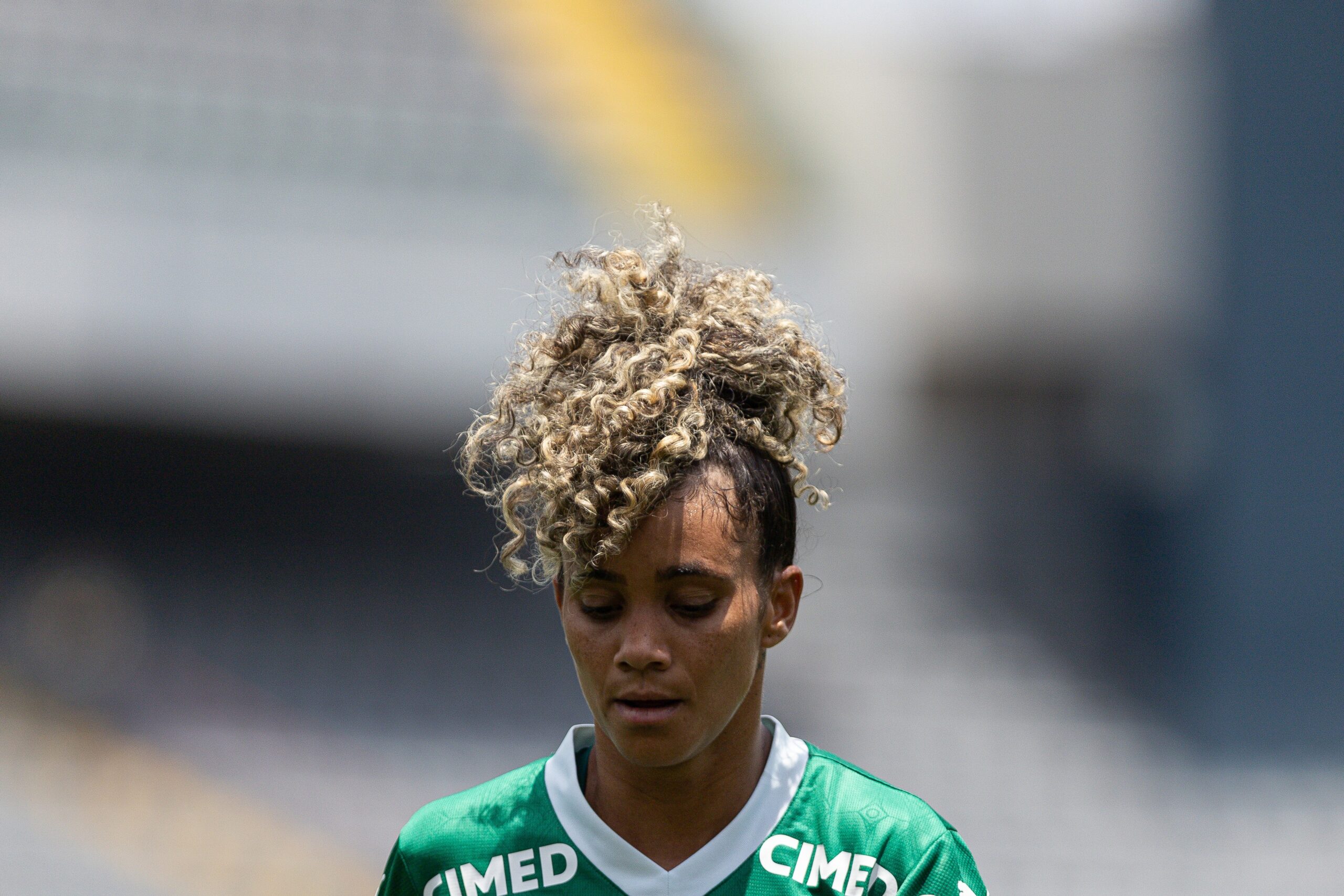 Meia do Palmeiras Feminino se inspira na avó para ter força em final: “Sei que ela está comigo”