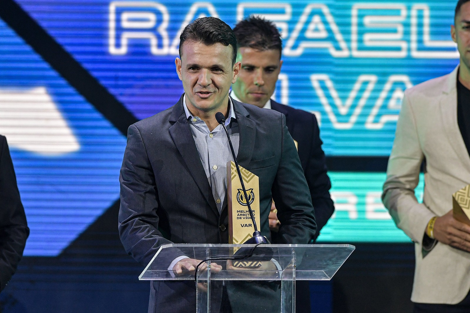 Caio Max Augusto Vieira é o melhor árbitro de vídeo do Brasileirão