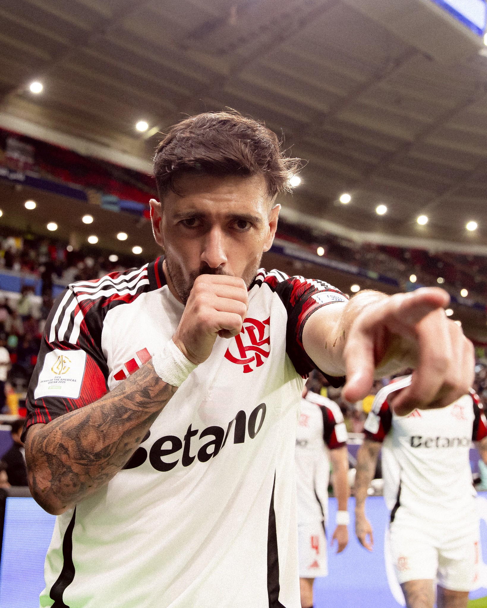 “Relógio mágico salva Filipe”: veja a repercussão internacional da classificação do Flamengo