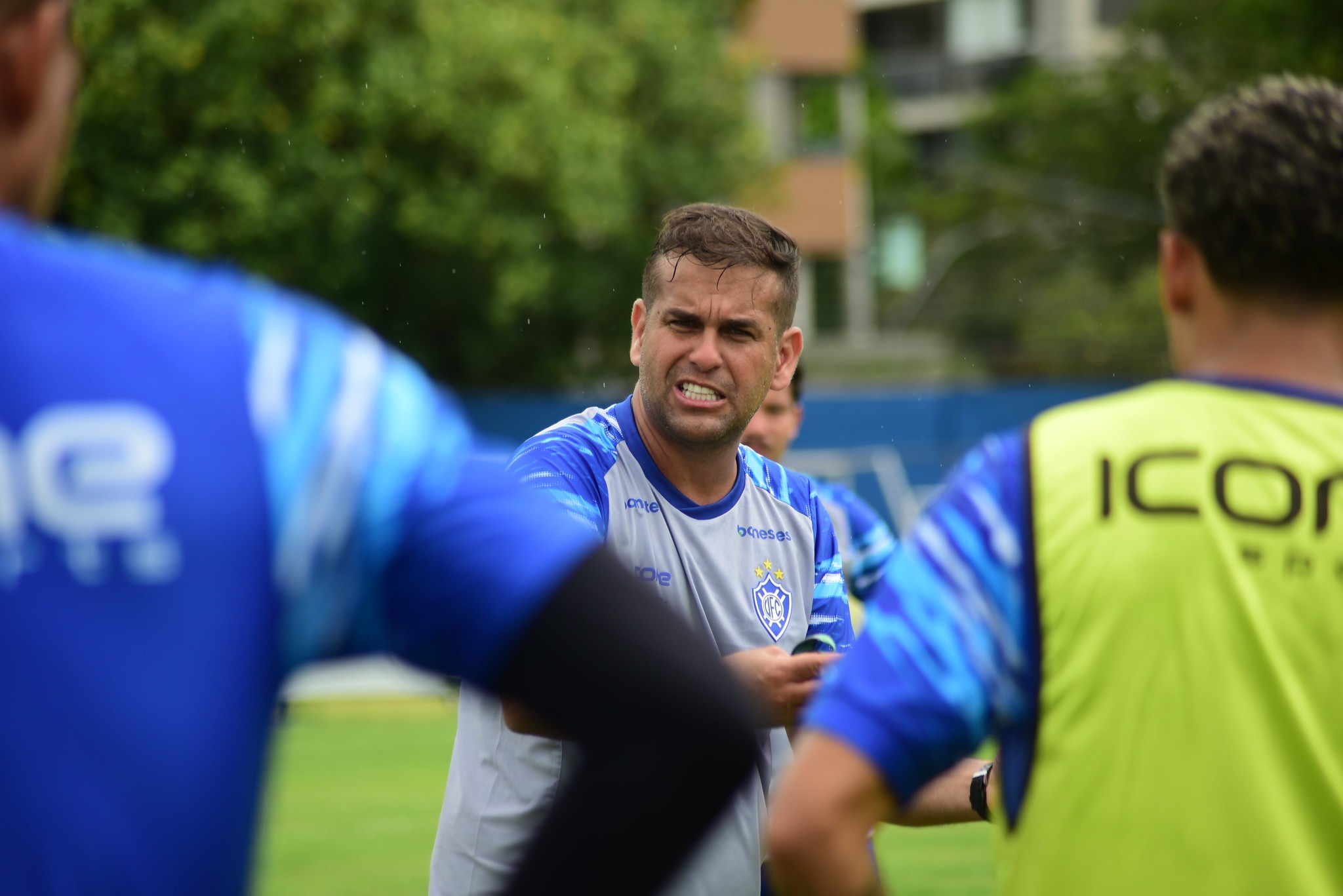 Vitória-ES faz jogo-treino contra Serra e pode enfrentar o Democrata GV