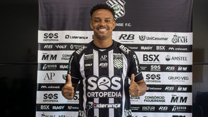 Figueirense apresenta outros três reforços para a temporada