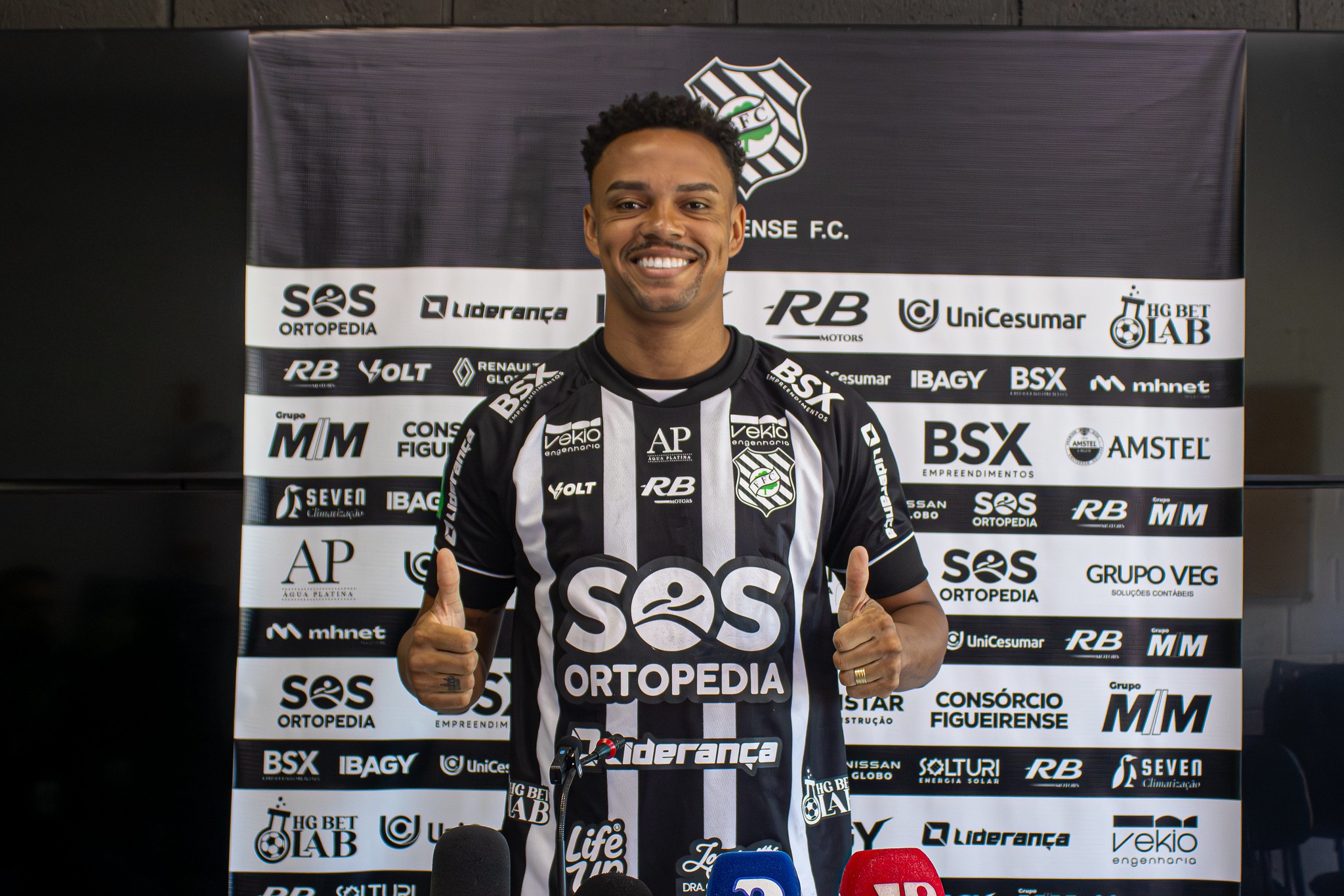 Figueirense apresenta outros três reforços para a temporada