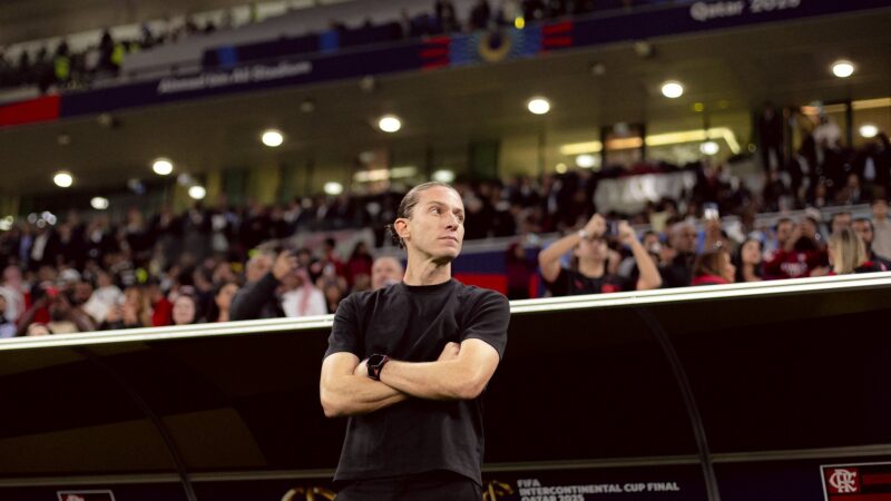 Reunião entre Filipe Luís e Flamengo por renovação deve ficar para semana que vem