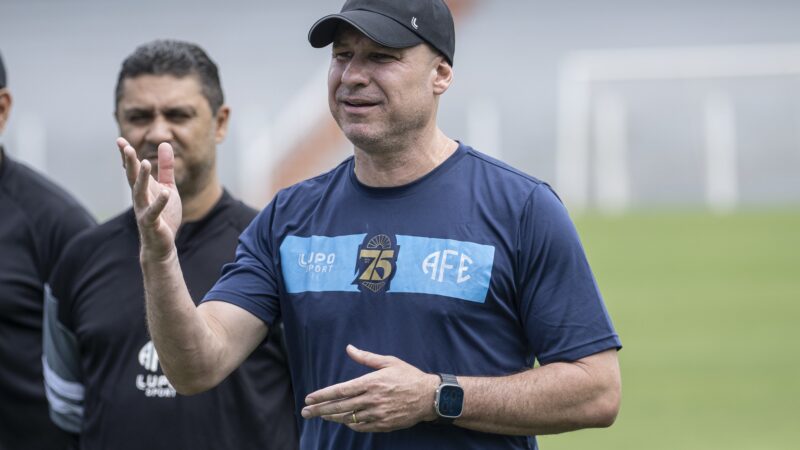 Time ofensivo, acessos e títulos: as metas de Rogério Corrêa na Ferroviária