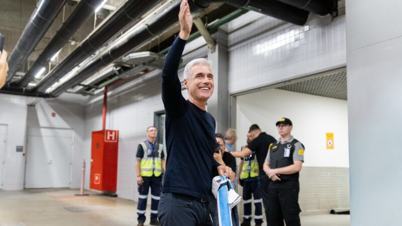 Luís Castro, novo técnico do Grêmio, desembarca em Porto Alegre