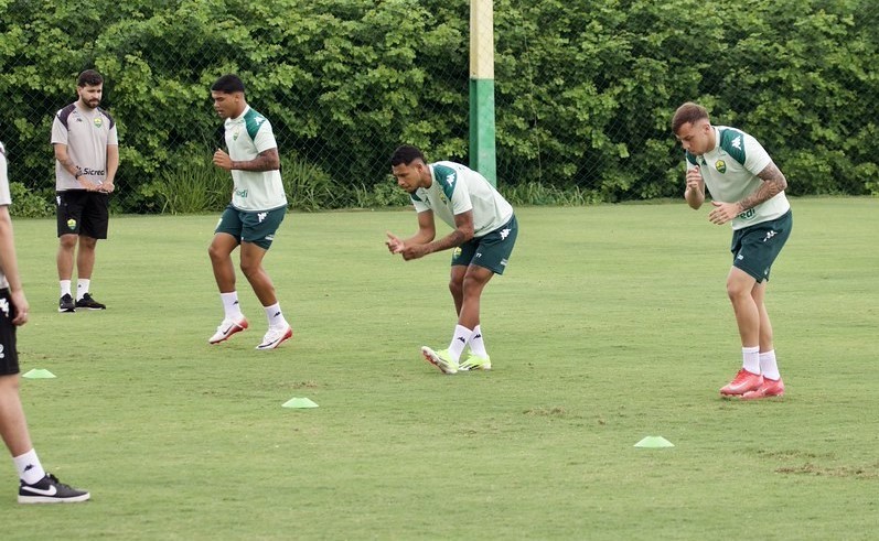 Cuiabá se reapresenta com base jovem e oculta reforços para 2026; confira