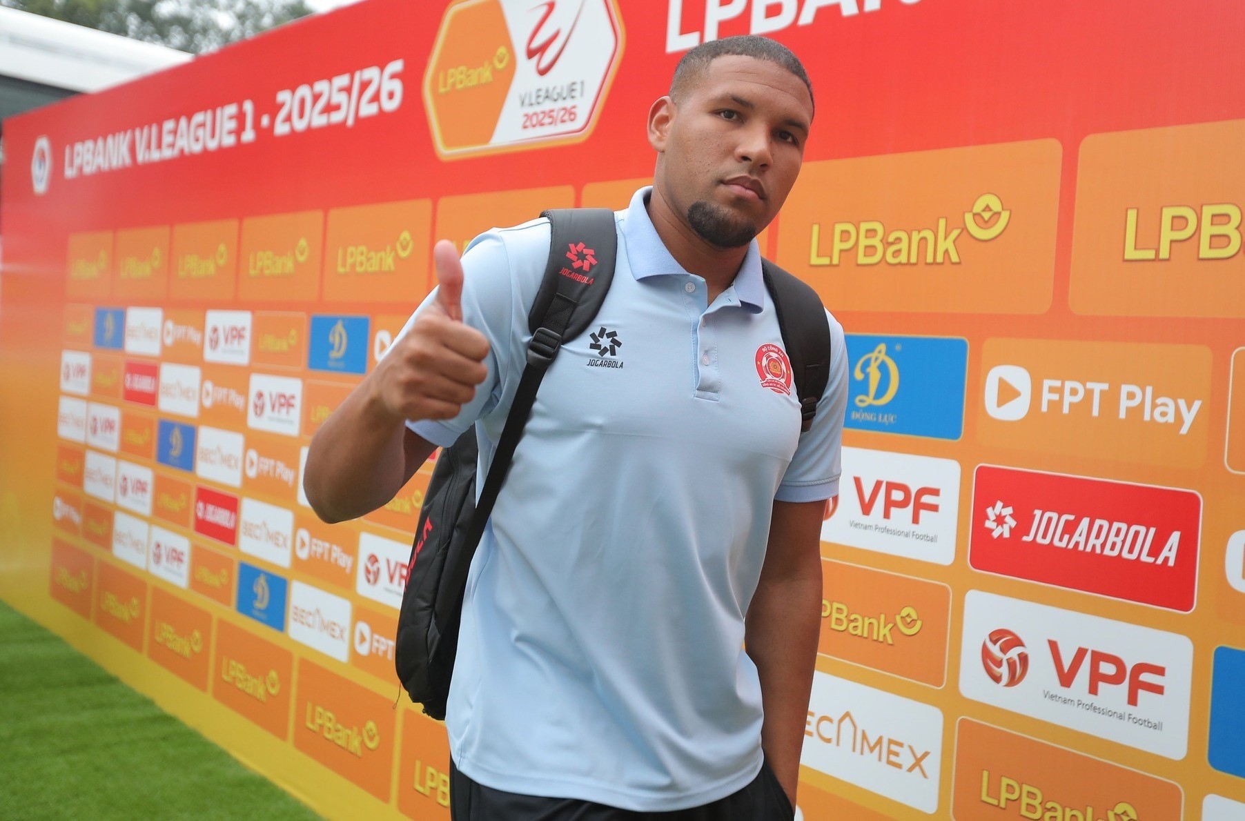 Ex-Athletico-PR e Ceará, Matheus Felipe vira titular absoluto no futebol do Vietnã