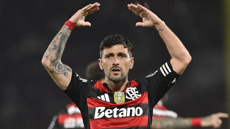 Goleador e garçom, veja raio-x de Arrascaeta, o melhor meia do Cartola 2025