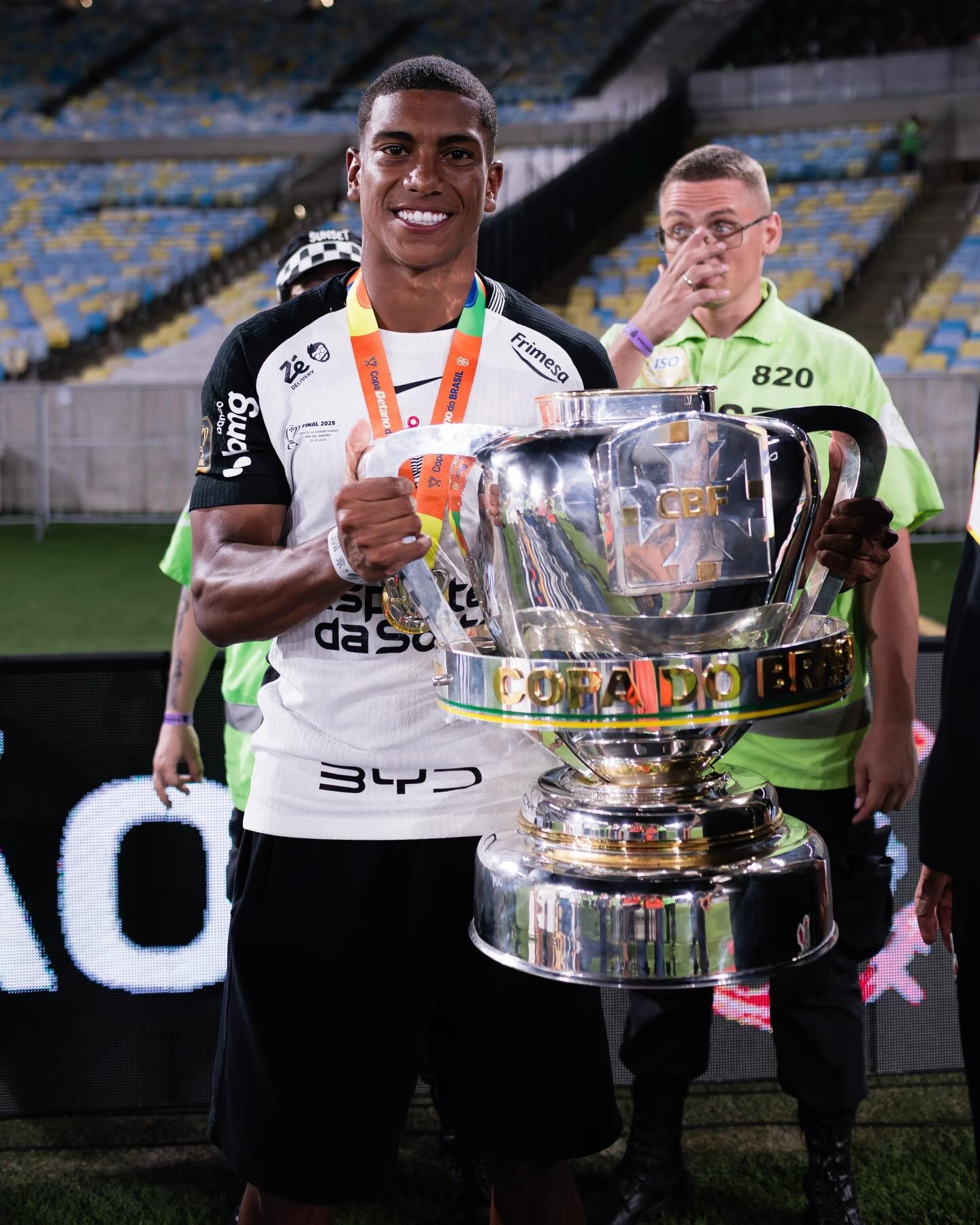 Jovem lateral do Corinthians foi ao Rio de ônibus e pediu ingressos para final a companheiros de time