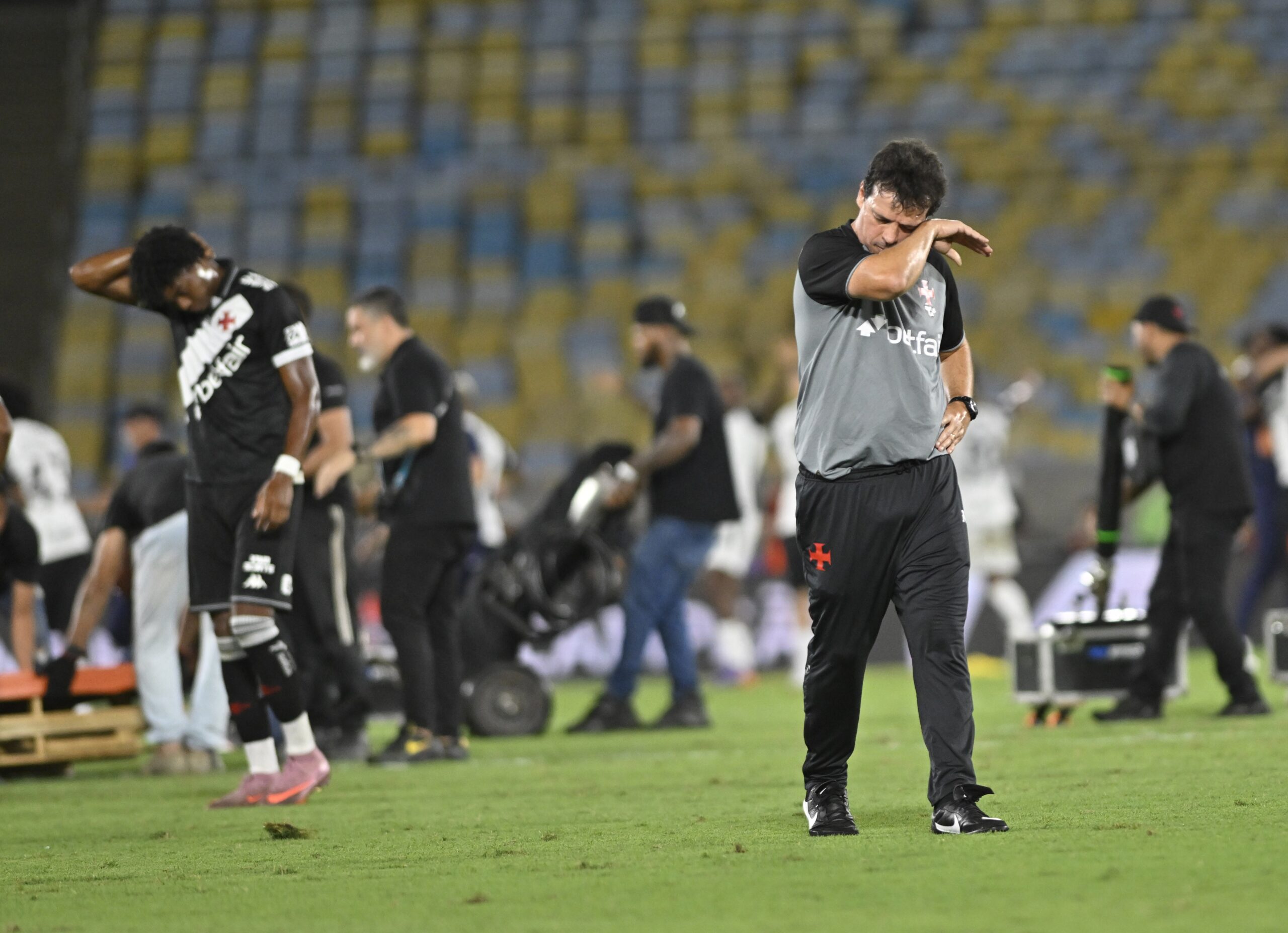 Diniz cita descuido de marcação em gol sofrido e lamenta vice do Vasco na Copa do Brasil: “É muita dor”