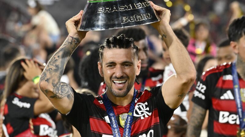 Arrascaeta celebra temporada e revela bronca de Filipe Luís: “C*, Arrasca, pressiona os caras”
