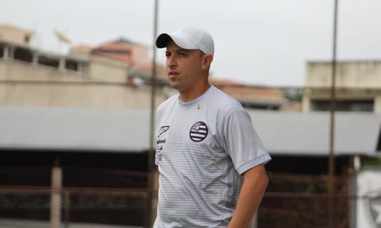 Uberlândia contrata Gustavo Brancão para comando do time sub-20