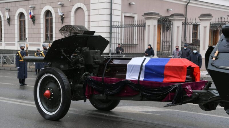 Conflito na Ucrânia transforma mortes em lucro e aquece setor funerário russo