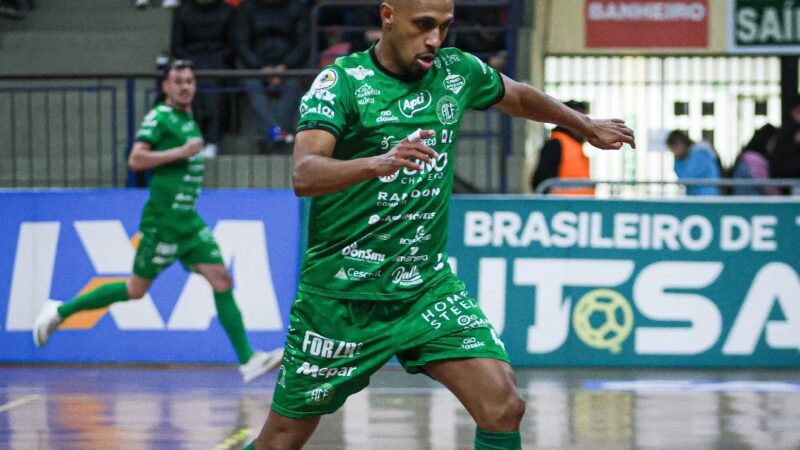 Jogador sergipano de futsal lança livro destinado a jovens que buscam ascender no esporte