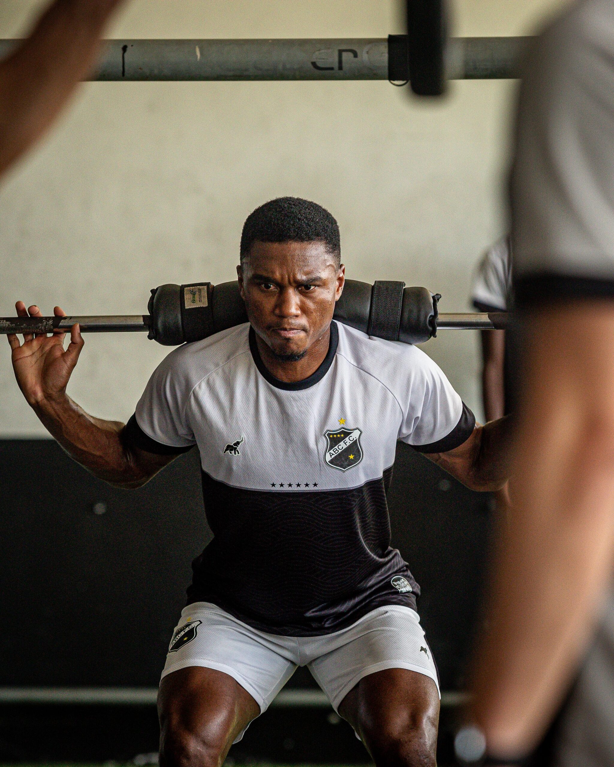 Adeílson deixa o ABC e acerta com o Maringá