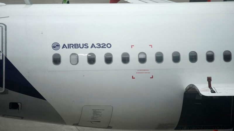 Airbus confirma problema em painéis metálicos do A320 após recall de software