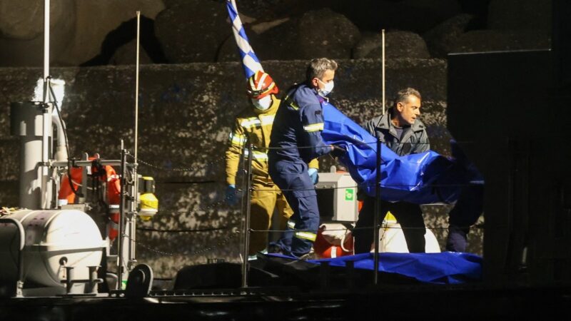 17 migrantes são encontrados mortos após naufrágio perto da ilha de Creta, na Grécia